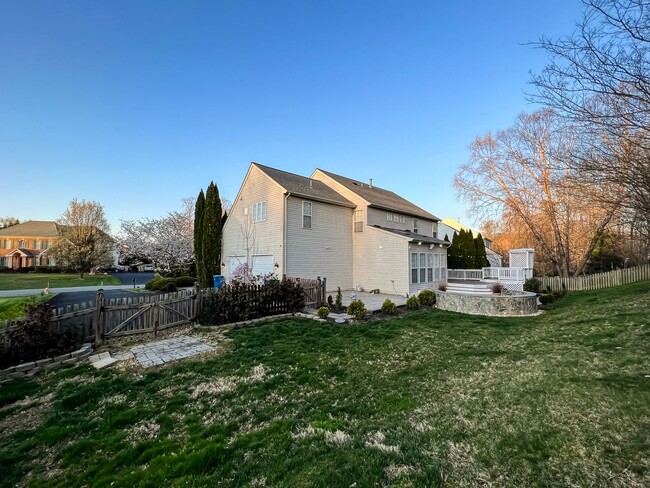 Building Photo - Stunning 4 Bedroom 3 Bathroom Brick Home W...