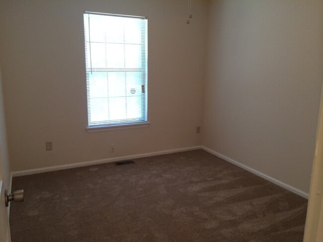 Building Photo - 365 Deputy Ln