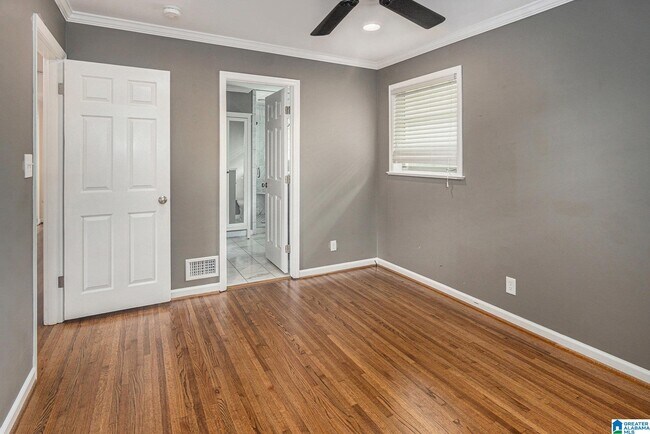 Building Photo - 3137 Woodhaven Dr