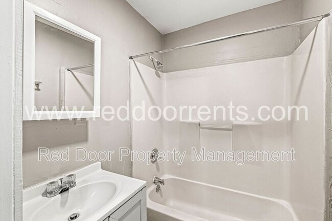 Building Photo - 972 Edgemont Ave