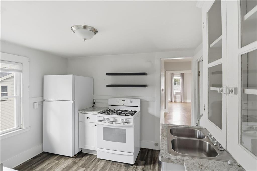 Upper Kitchen - 4232 Lake Ave