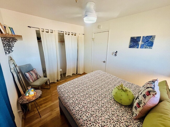 Building Photo - Joshua Tree Cabin in Peaceful, Wide Open S...