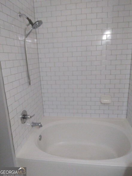 Building Photo - 10 Perimeter Summit Blvd