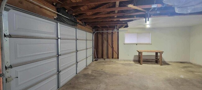 Building Photo - Cottonwood Country Living Near Schools