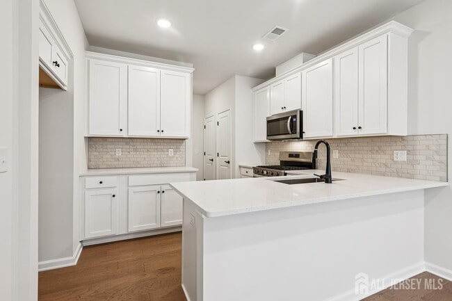 Building Photo - 214 Jessie Pl