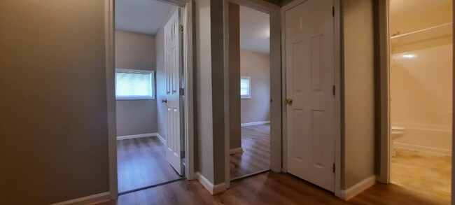 Building Photo - 1610 24th Ave N