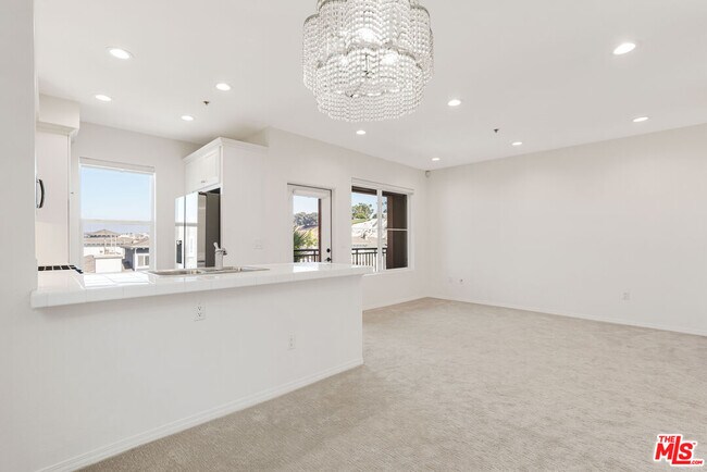 Building Photo - 6020 S Seabluff Dr
