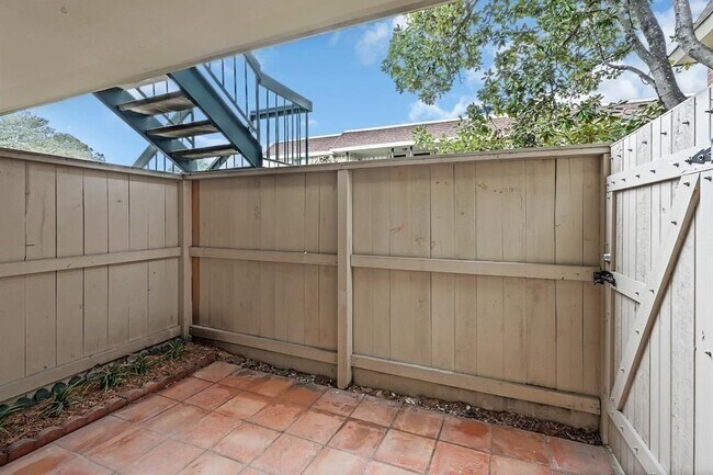 Building Photo - 845 Augusta Dr