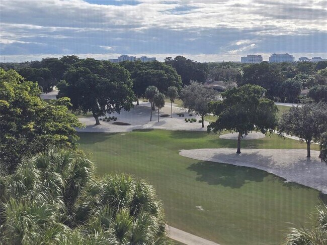 Building Photo - 250 Jacaranda Dr