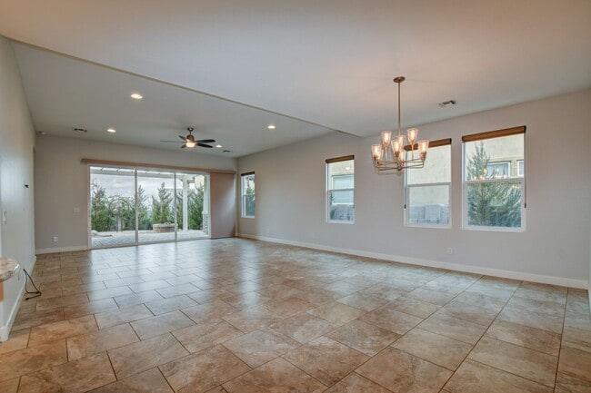 Building Photo - Well Appointed Home for Rent in Astoria!