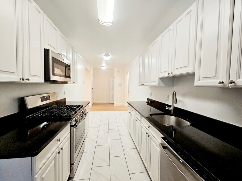 Building Photo - 31 Harris St