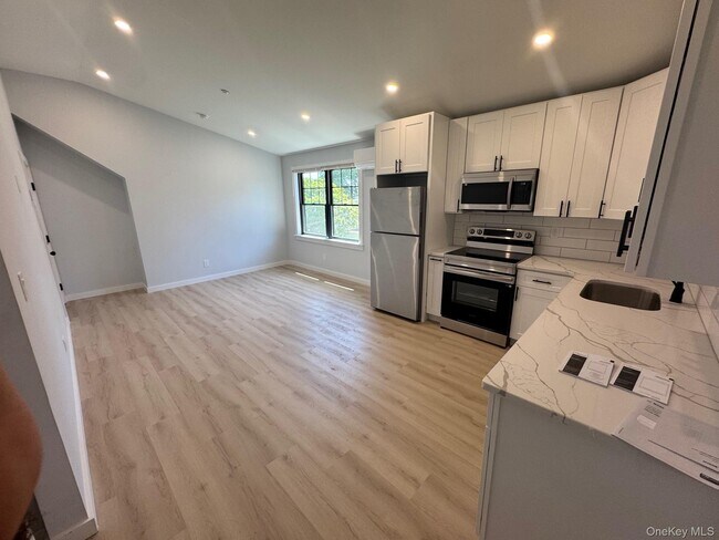 Building Photo - 544 Locust Ave