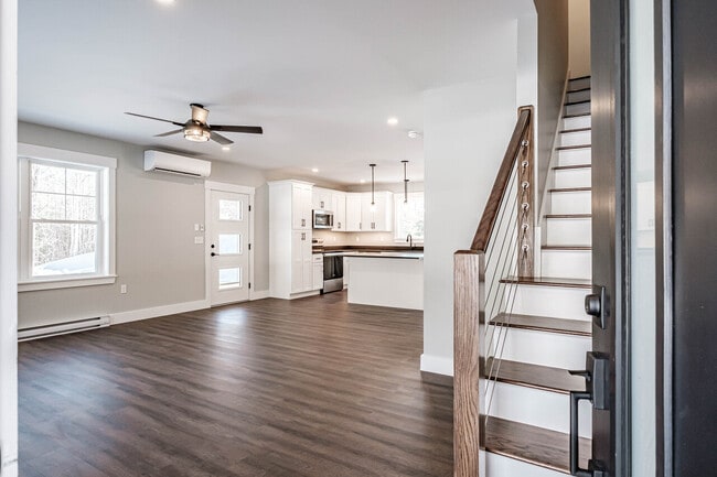 Building Photo - Highland Duplex