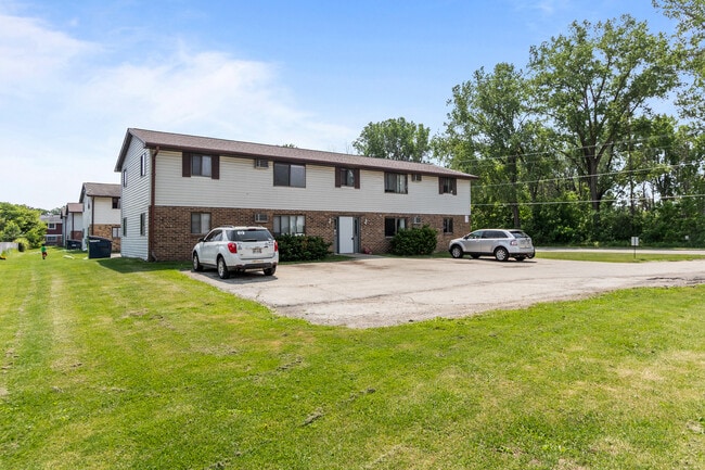 Exterior - 1530-1550 Moraine Ter