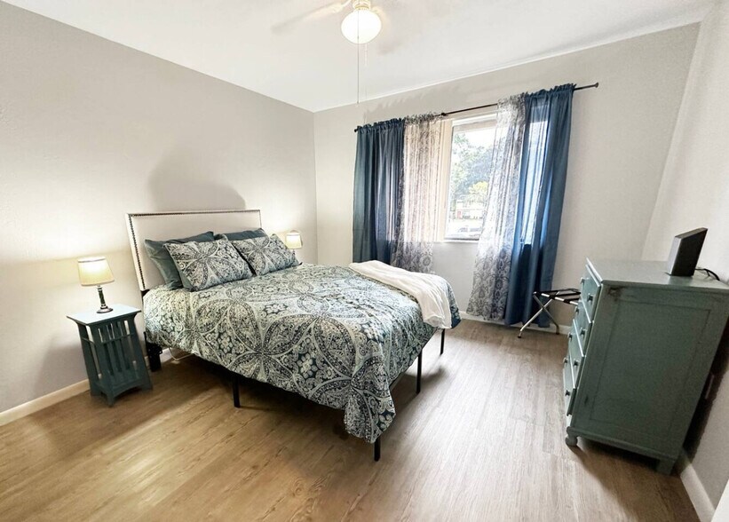 Building Photo - 2300 SW 43rd St