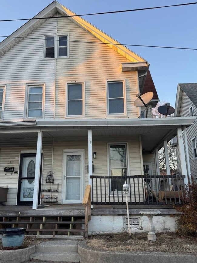 Building Photo - 231 Coal St