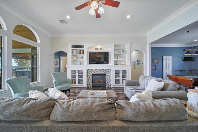 Building Photo - 9698 E Shore Dr