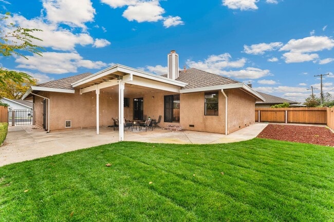 Building Photo - $500.00 off 1st Mo Rent: Move In Special! Quiet & Central Neighborhood - 3 Bedroom 2 Bathroom - L...