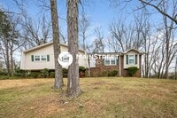 Building Photo - 3 Bedroom Pet-Friendly Home in Birmingham, AL with Main Street Renewal