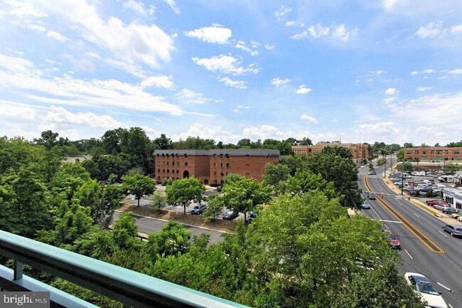 Building Photo - 2200 N Westmoreland St