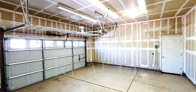 Building Photo - Beautiful 3 bedroom 2 bath plus 2 car garage in Damonte Ranch with New Carpet & Paint