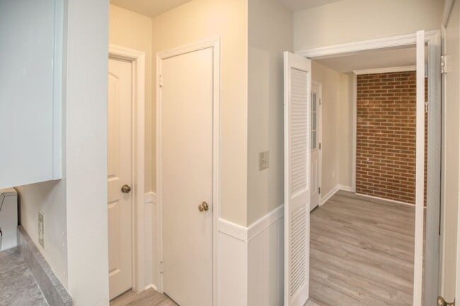 Building Photo - Great Location in Williamsburg!