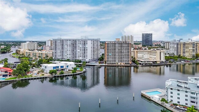 Building Photo - 1945 S Ocean Dr