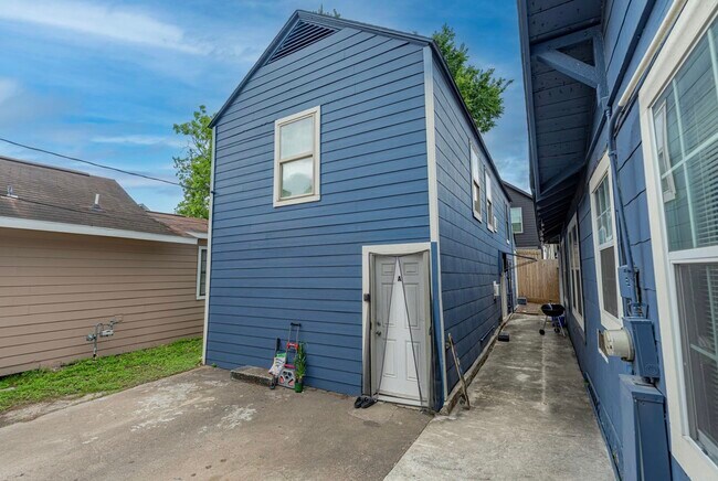 Building Photo - 4206 Walker St
