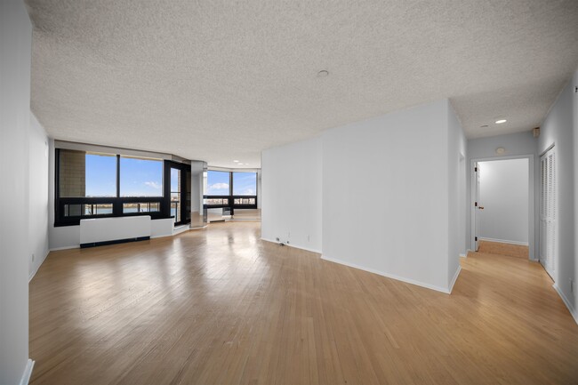Building Photo - 800 Palisade Ave