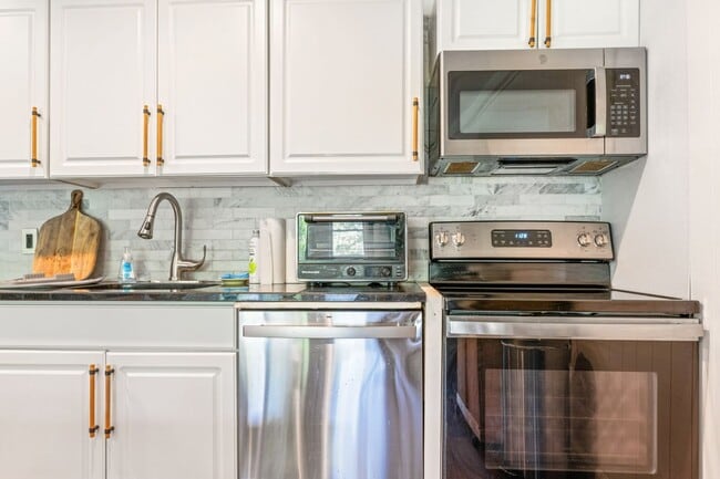 Building Photo - Charming 3BR House in Hunter