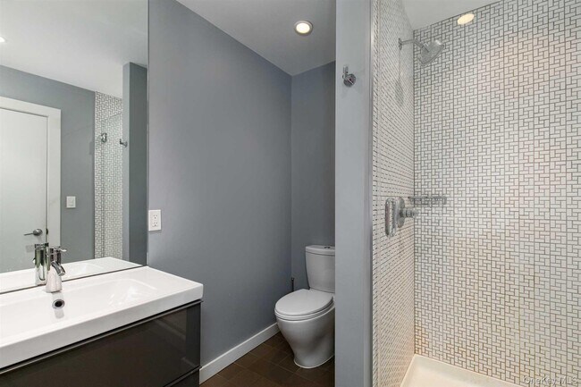 Building Photo - 44 Main St