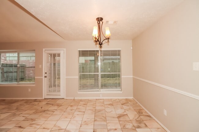 Building Photo - 12314 Meadow Ridge Dr
