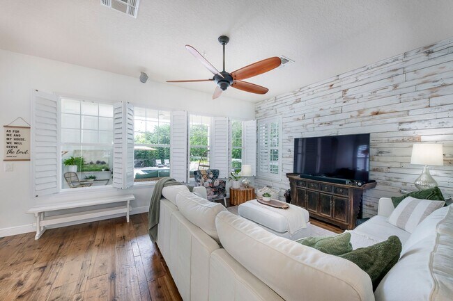 Building Photo - Baldwin Park Beauty! 3 bed/2.5 bath Pool H...