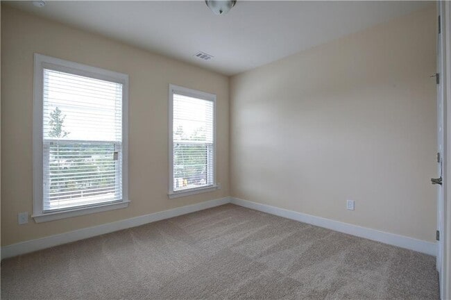 Building Photo - 827 Stone Ridge Ln NE