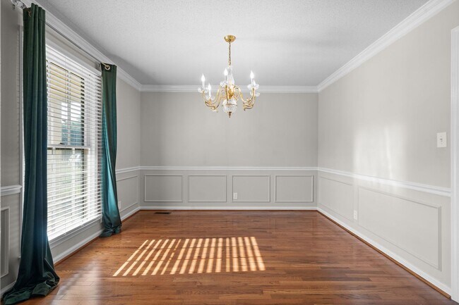 Building Photo - Pet Friendly Three Bedroom in Sango!