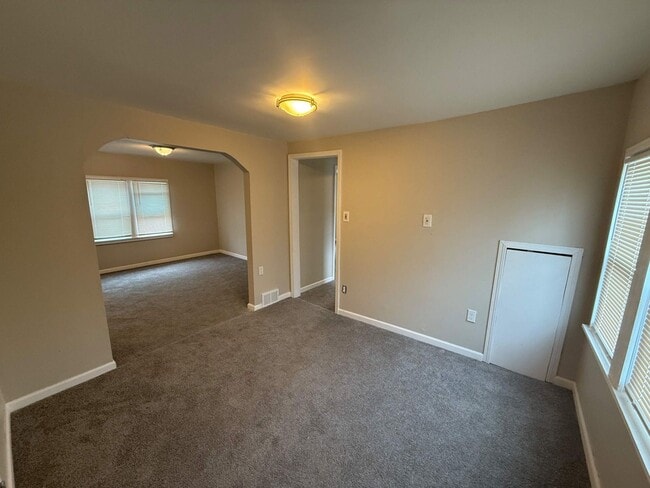 Building Photo - Renovated 3-Bedroom Home – We Welcome Sect...