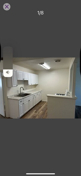 Building Photo - 902 S Citron St