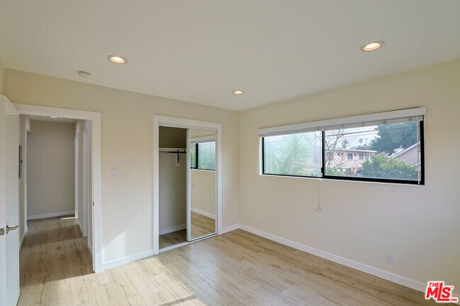 Building Photo - 1277 W 23rd St