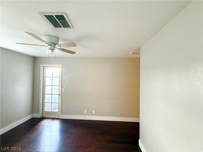 Building Photo - 5219 Caliente St