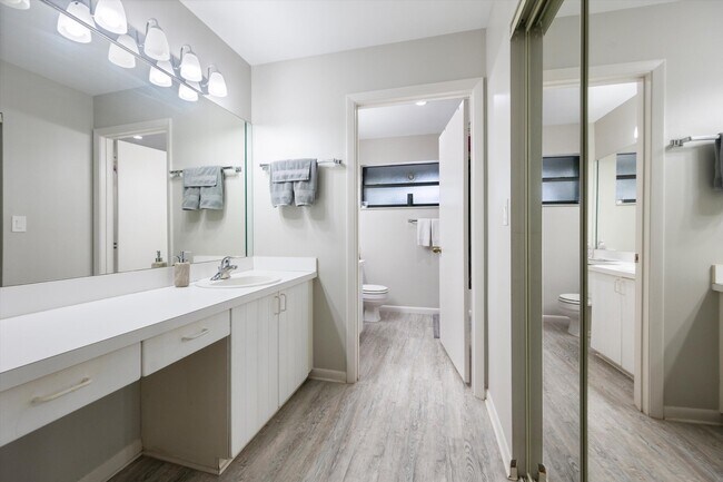 Building Photo - 2482 Bedford Mews Dr