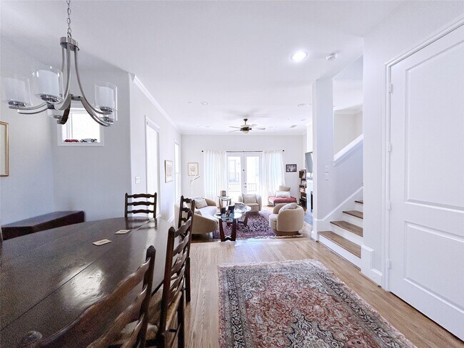 Building Photo - 939 Queen Annes Rd
