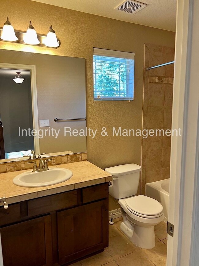 Building Photo - 6407 S Oak Hill Cir