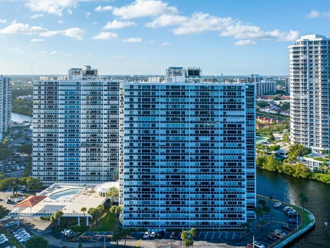 Building Photo - 20505 E Country Club Dr