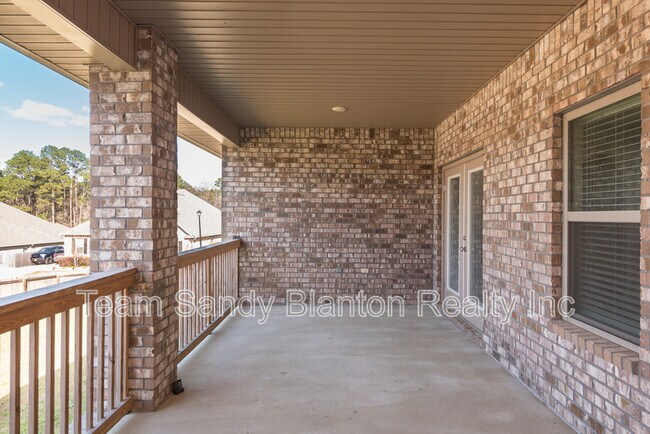 Building Photo - 9599 Pebble Stone Dr