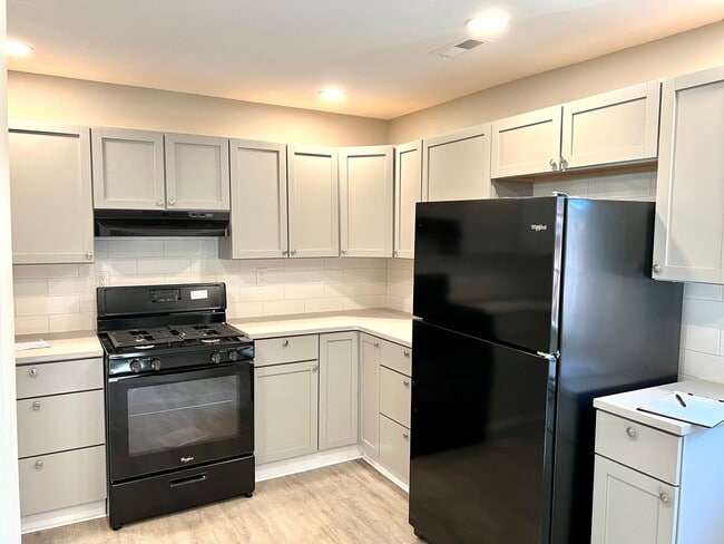 Building Photo - 3BD/1BA Home In Crown Point