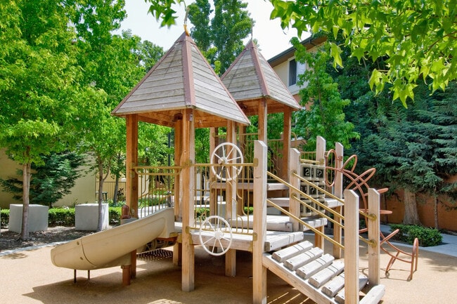 Building Photo - 1668 Hope Dr