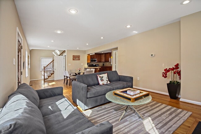 Building Photo - 300 Lawton St