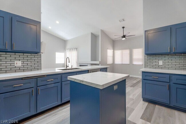 Building Photo - 1735 Navarre Ln