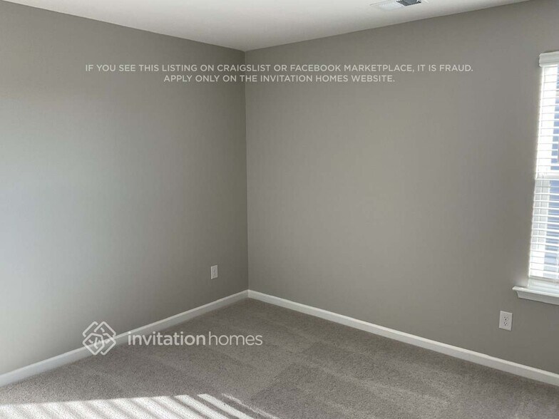 Building Photo - 533 Almere Dr