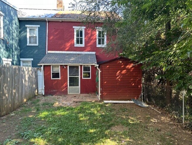 Building Photo - 162 E Louther St